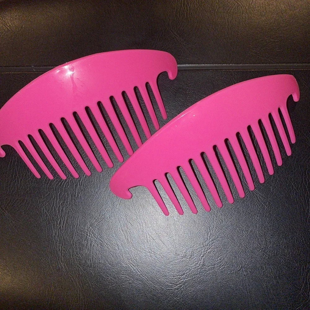 Set of two old fashioned 80’s hair combs Pink New